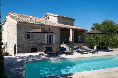 Image de Sud Ardèche. Maison de caractère climatisée. Piscine. 5 chambres. 10 personnes.