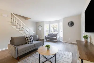 Image de Stunning Southpark/ Cotswold Townhome