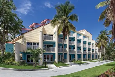 Image de Studio Plus/St. Thomas - Margarita Mixer, Pool, Hot Tub, and More!