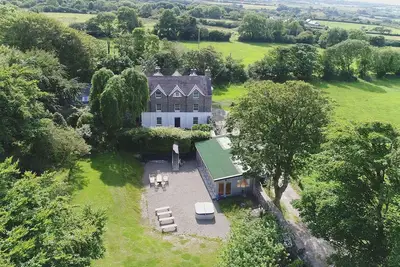 Image de 5 * Magnificent C18th Rectory and Cottage Sleeps 29 with Huge Garden