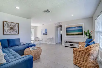 Image de Charming Cottage w/Gazebo & Heated Pool - Close to Beaches