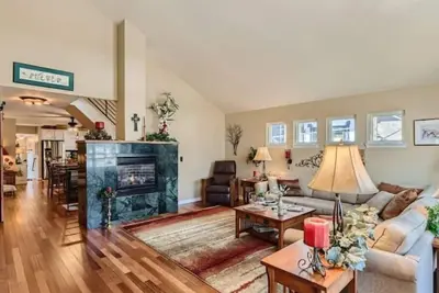 Image de Upscale Central Denver Home Surrounded by Parks!