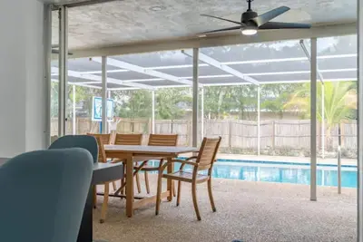 Image de Spacious 5-bedroom vacation pool home just 11 minutes drive to Bradenton Beach
