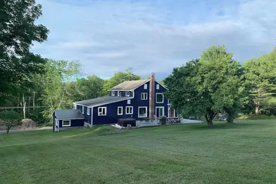 Image de New Listing! Cozy Country Farmhouse with Hot Tub