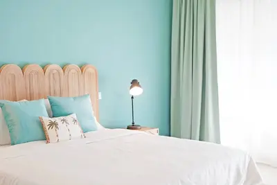 Image de Newly furnished 1br with walk-in closet & balcony