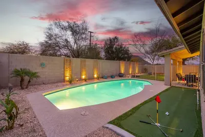 Centrally Located - Pool, Putt & Play