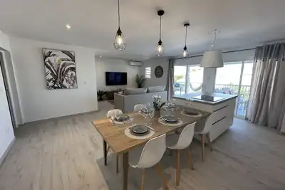 Image de Orient Bay, appartement Luxueux à 3 minutes de la plage!