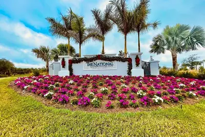 Image de Beautiful Condo located on Golf Course in a 24x7 guarded Gated Community!