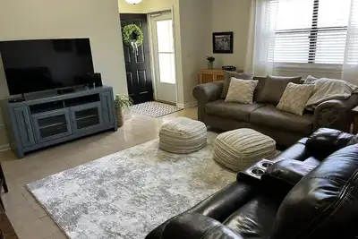 Image de Quiet Townhome just blocks from downtown Opelika, and minutes from everything!