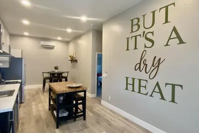 Modern Guest House in Great Central Location!