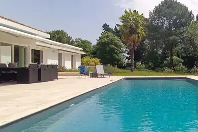 Image de Magnifique villa 5* avec piscine privée parc 2 ha
