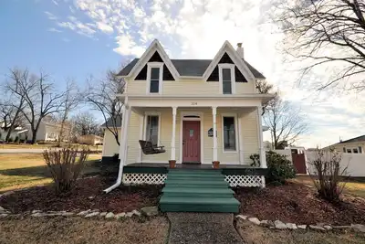 Image de Romantic Historic Cottage in the Ozarks!