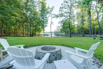 Image de The Retreat at Lake Murray w/ direct lake access offers stunning views for R&R.
