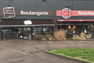 Image de Maison rénovée avec garage et terrain de 300 M2,