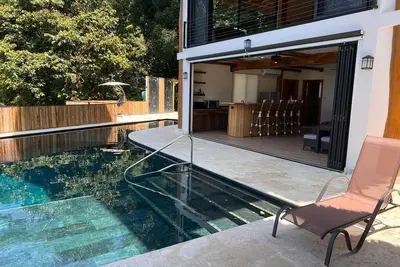 Image de Breathtaking ocean view Villa nestled in the majestic jungle.