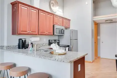 Image de The Boho Railroad Loft - 2-bedroom for 5+ guests