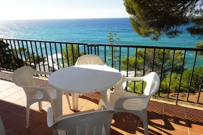 Image de Appartements confortables avec piscine face à la mer. Référence Cala Llevadó-24