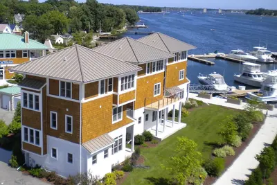 Image de Stunning Marina Cottage - On Water