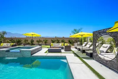 Image de green door · Lux Resort Gem ~ Backyard Pool/Spa ~ Near Festival