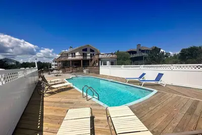 Image de WhaleSound -Pool/Pet Friendly/0. 2 mile to Beach