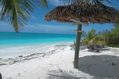 Image de Secluded oceanfront property with private beach