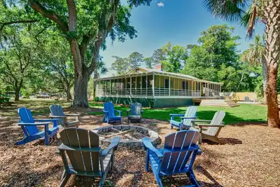 Vacation time! Spacious newly remodeled retreat with all the comforts to unwind.