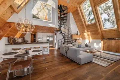 Image de Mountain Modern The Tahoe A-Frame w/ Private Pier!
