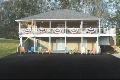 Image de 625 Frisco Ln, just up the hill from Sunset Marina, 4. 4 miles from Byrdstown