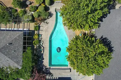 Image de Experience Limerick Lane Cellars at our Vineyard Farmstay Retreat in Healdsburg