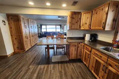 Image de Lakefront Cabin on Full Rec Lake with Pier
