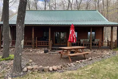 Image de Beautiful Valhalla/Washburn area cabin with amazing views!