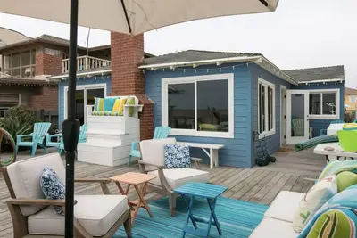 Oceanfront Beach House on Sand. Welcome to the Hula Hut!