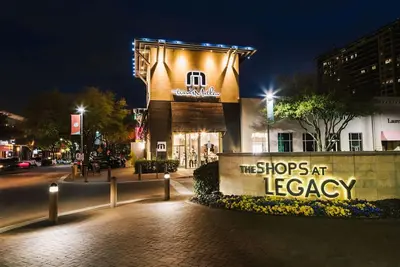 Image de Clean and Comfy space at the shops at Legacy in Plano