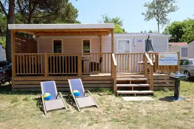 Image de Maison mobile avec terrasse et climatisation