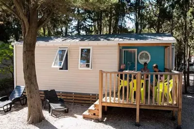 Image de Mobil-home Confort 35m² 3 chambres - Terrasse intégrée 10m² + Tv + Clim 6 personnes