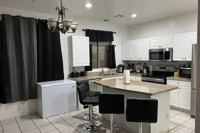 Image de 15 mins away from cardinals stadium