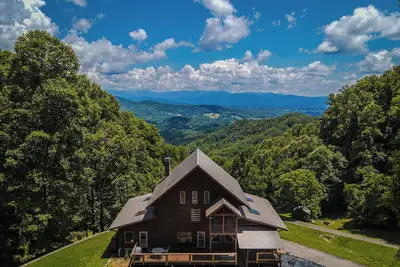 Image de Overlook Mountain Retreat | Million Dollar Views, Fire Pit and Hot Tub!