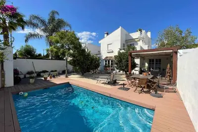 Image de Nice modern villa with private pool near the beach