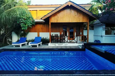 Image de Family-sized bungalow with pool view
