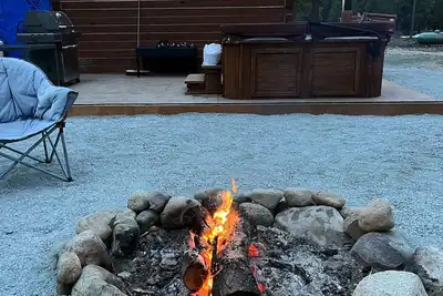 Image de Cozy mountain cabin with private hot tub