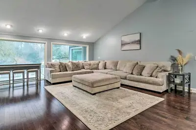 Image de Spacious Rochester Home w/ Heated Pool & Hot Tub!