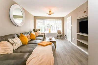 Image de Poets Corner sleeps 7 across 3 bedrooms.