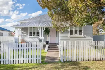 Image de moments to Wineries with Tesla Charger