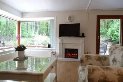 Image de Chalet Pimpel & Mees; comfortably enjoy the peace and nature.