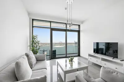 Image de 2br Apartment with sea views, pool and gym