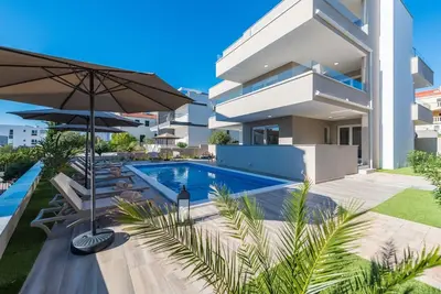 Image de Apartments for 12 with Pool and Grill