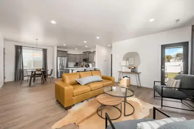 Image de New Modern Cozy Home in Meridian