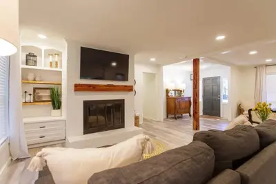 Image de Spacious Valdosta Retreat + Screened Porch, Large Yard & Peaceful Vibes