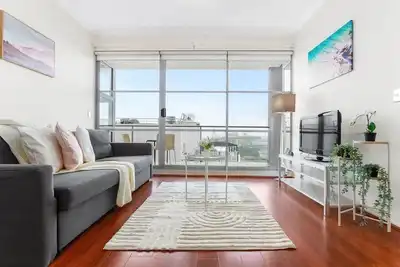 Image de A Comfy & Spacious 2br Apt Harbour View