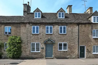 Image de Cottage en pierre des Cotswolds avec 3 salles de bains et emplacement central Co